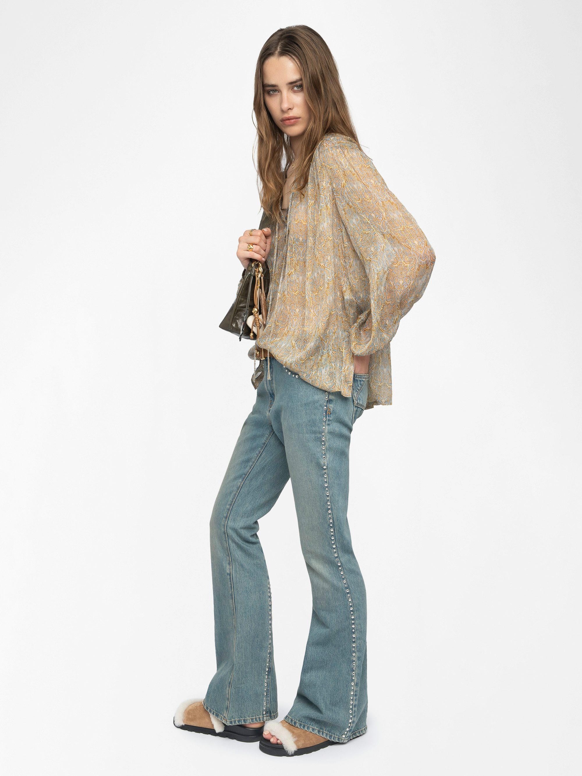 Camicia Tamela - Camicia in chiffon stampato con righe dorate, maniche lunghe a palloncino, taglio western e scollatura allacciata.